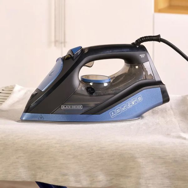 Праска BLACK+DECKER BXIR2801E BXIR2801E фото