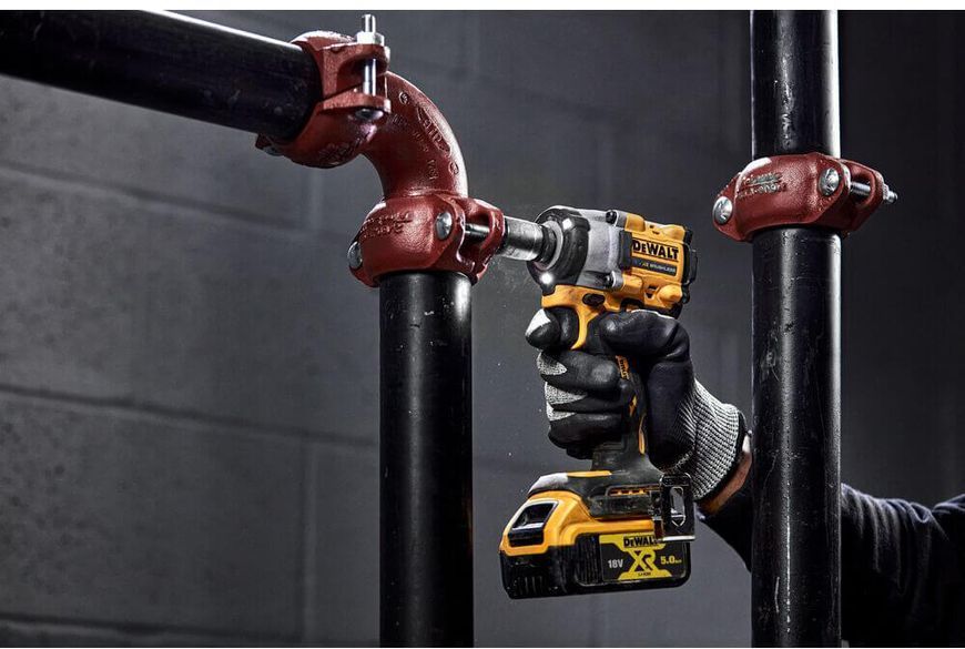 Гайкокрут ударний акумуляторний безщітковий DeWALT DCF921NT dcf921nt фото