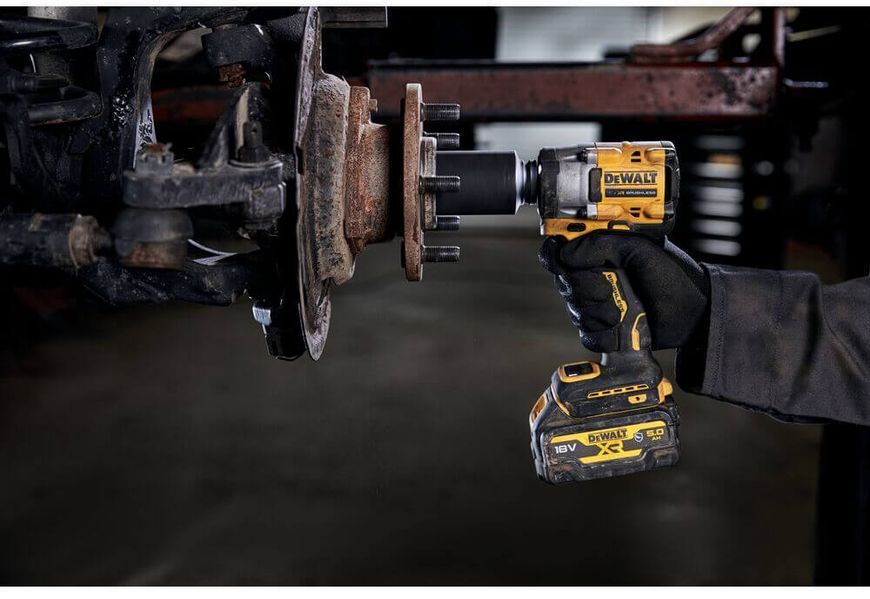 Ударный аккумуляторный бесщеточный гайковерт DeWALT DCF921P2G dcf921p2g фото