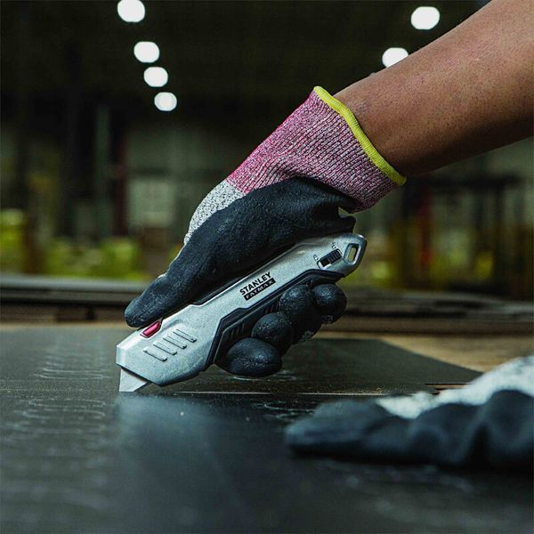 Ніж безпечний FATMAX® Box Box з висувним трапецевідная лезом STANLEY FMHT10370-0 fmht10370-0 фото Ніж безпечний FATMAX® Box Box з висувним трапецевідная лезом STANLEY FMHT10370-0 fmht10370-0 фото