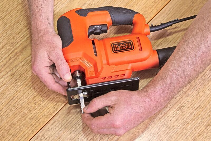 Пила лобзиковая мережева BLACK+DECKER BES603 bes603 фото