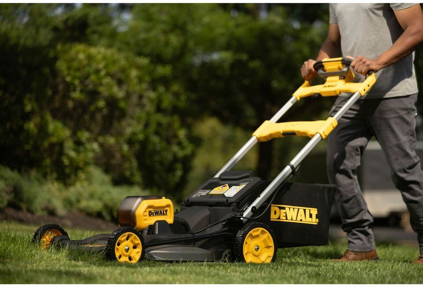 Аккумуляторная самоходная бесщеточная газонокосилка DeWALT DCMWSP550N dcmwsp550n фото
