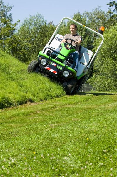 Дизельний трактор для газонів Etesia Hydro 124DX Hydro 124DX фото