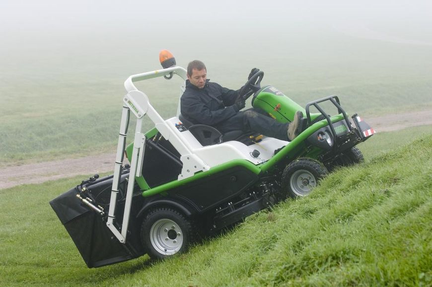 Дизельний трактор для газонів Etesia Hydro 124DX Hydro 124DX фото