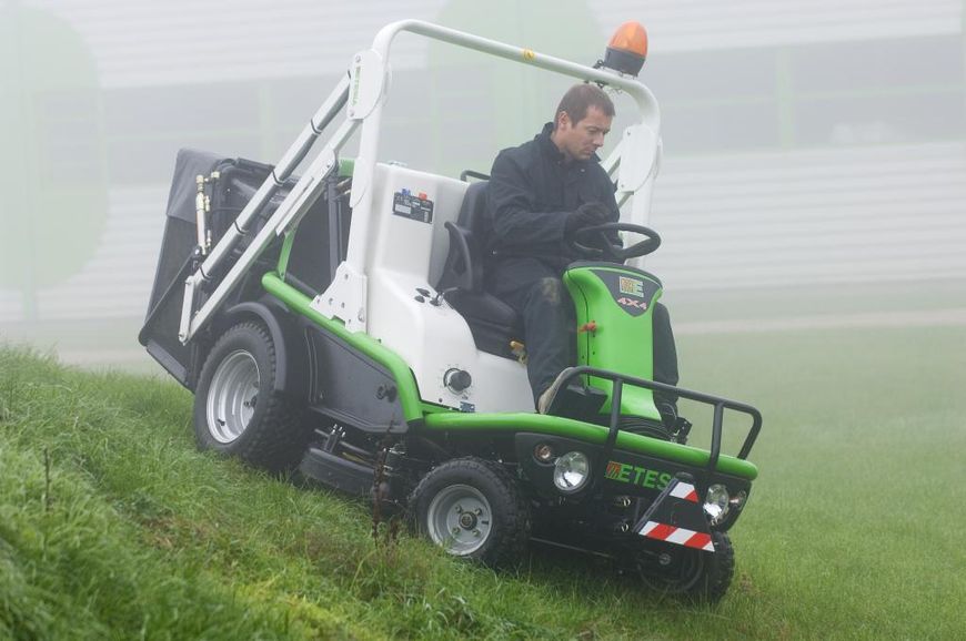 Дизельний трактор для газонів Etesia Hydro 124DN Hydro 124DN фото