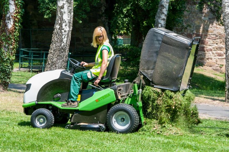 Трактор для газонов Etesia Hydro 100 MKEHH Hydro 100 MKEHH фото