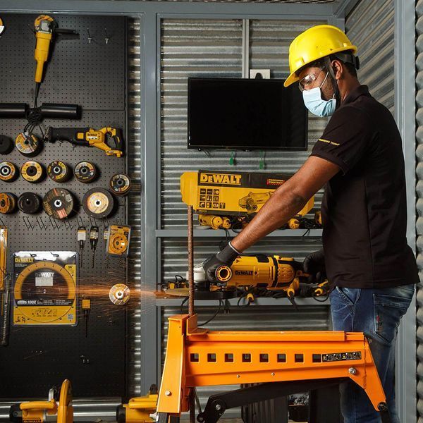 Угловая шлифовальная машина DeWalt DWE4579 DWE4579 фото