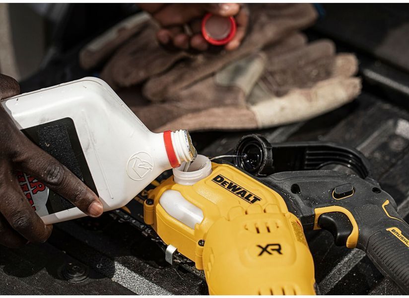 Аккумуляторная бесщеточная цепная мини-пила DeWALT DCMPS520N dcmps520n фото