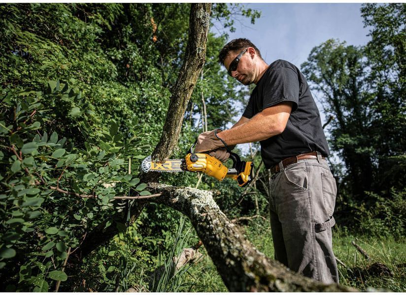 Аккумуляторная бесщеточная цепная мини-пила DeWALT DCMPS520N dcmps520n фото