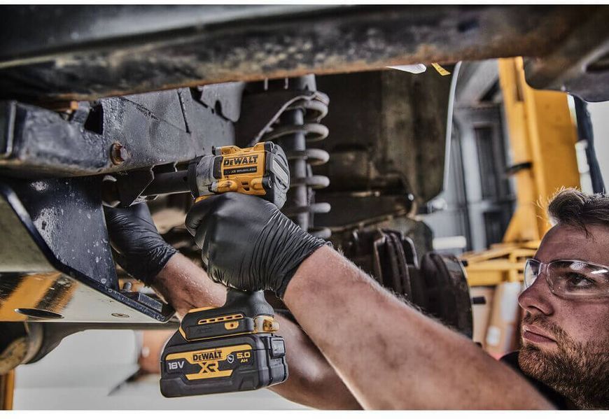 Ударный аккумуляторный бесщеточный DeWALT DCF923N dcf923n фото
