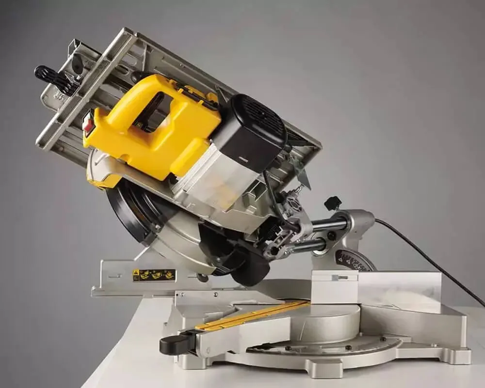 Пила торцовочная DeWalt D27111