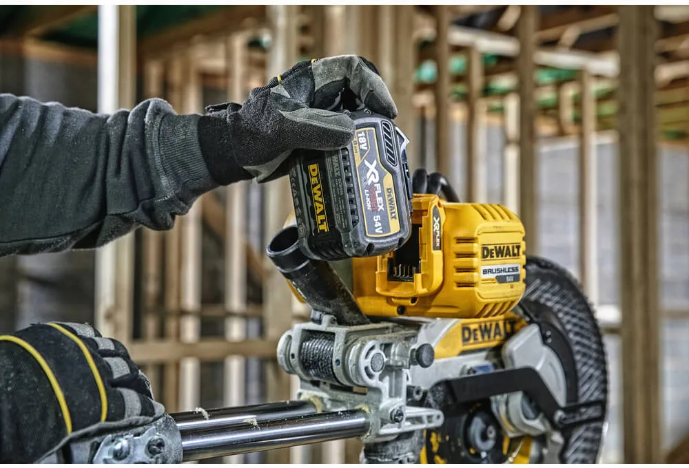 Аккумуляторная бесщеточная торцовочная пила DeWALT DCS727N