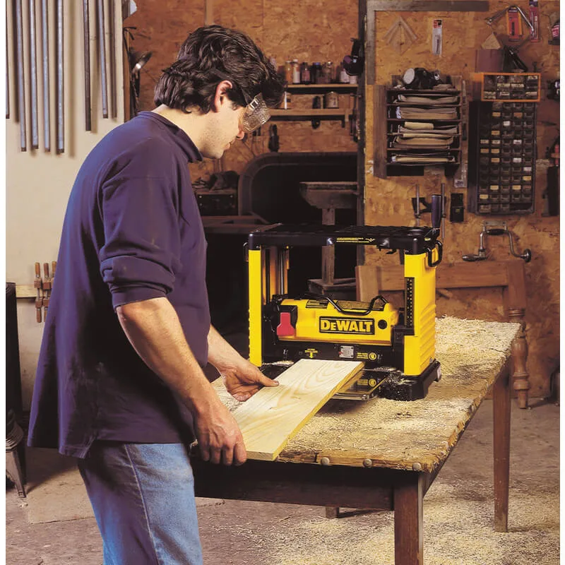 Рейсмусний верстат DeWalt DW733