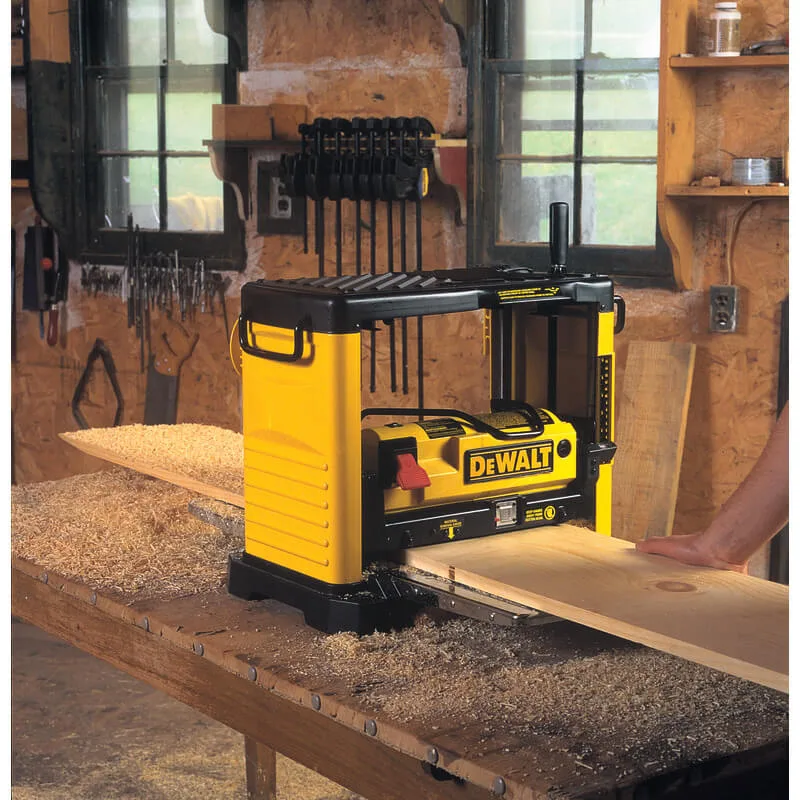 Рейсмусний верстат DeWalt DW733