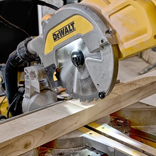 Пила торцовочная DeWalt DWS777