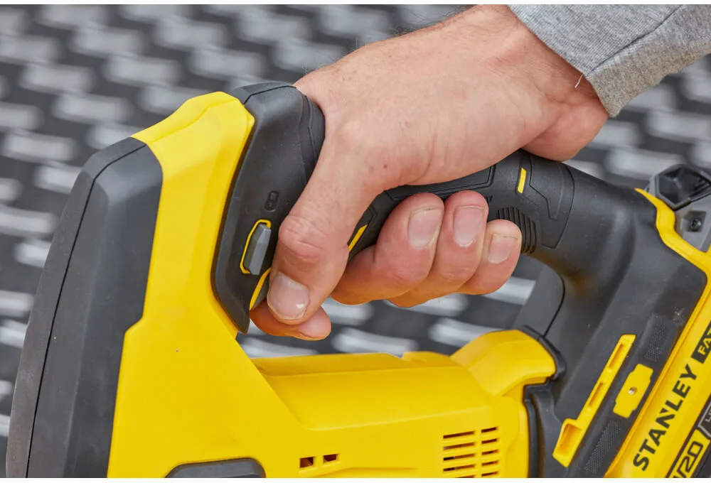 Пила торцювальна акумуляторна STANLEY FATMAX SFMCS701M1+SFMCS600B