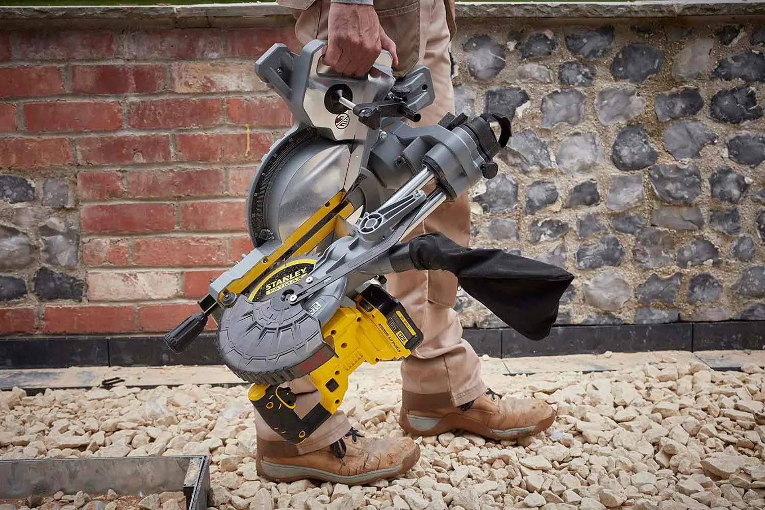 Пила торцювальна акумуляторна STANLEY FATMAX SFMCS701M1+SFMCS600B