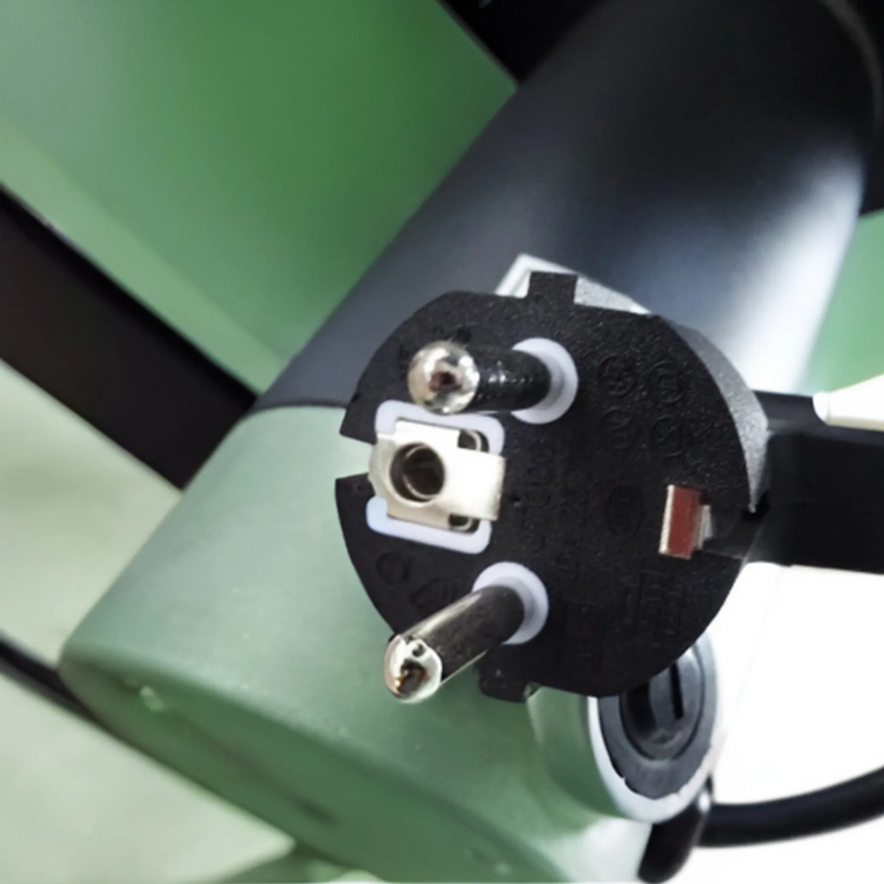 TVK INFRA HB250T 750 Вт 220В Стрічкова деревообробна пила