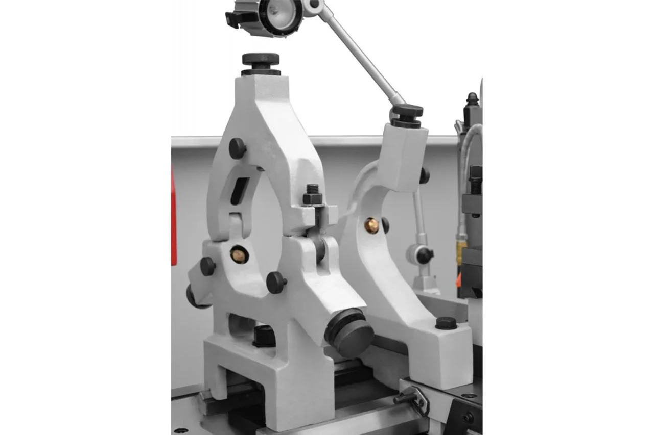 Универсальный токарный станок CORMAK 500x1000/65 mm