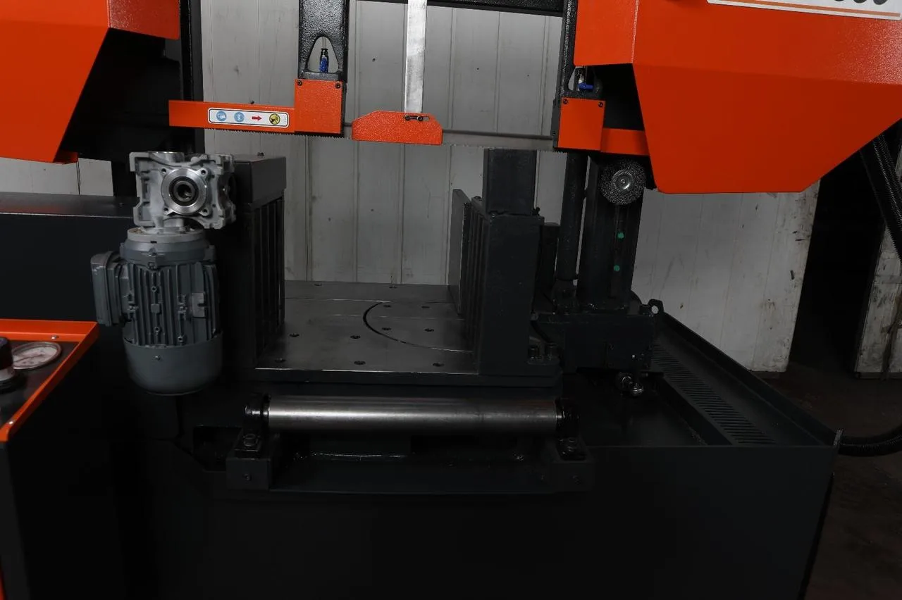 Автоматическая двухколонная ленточная пилка DISPA MAKINA D-OD 550