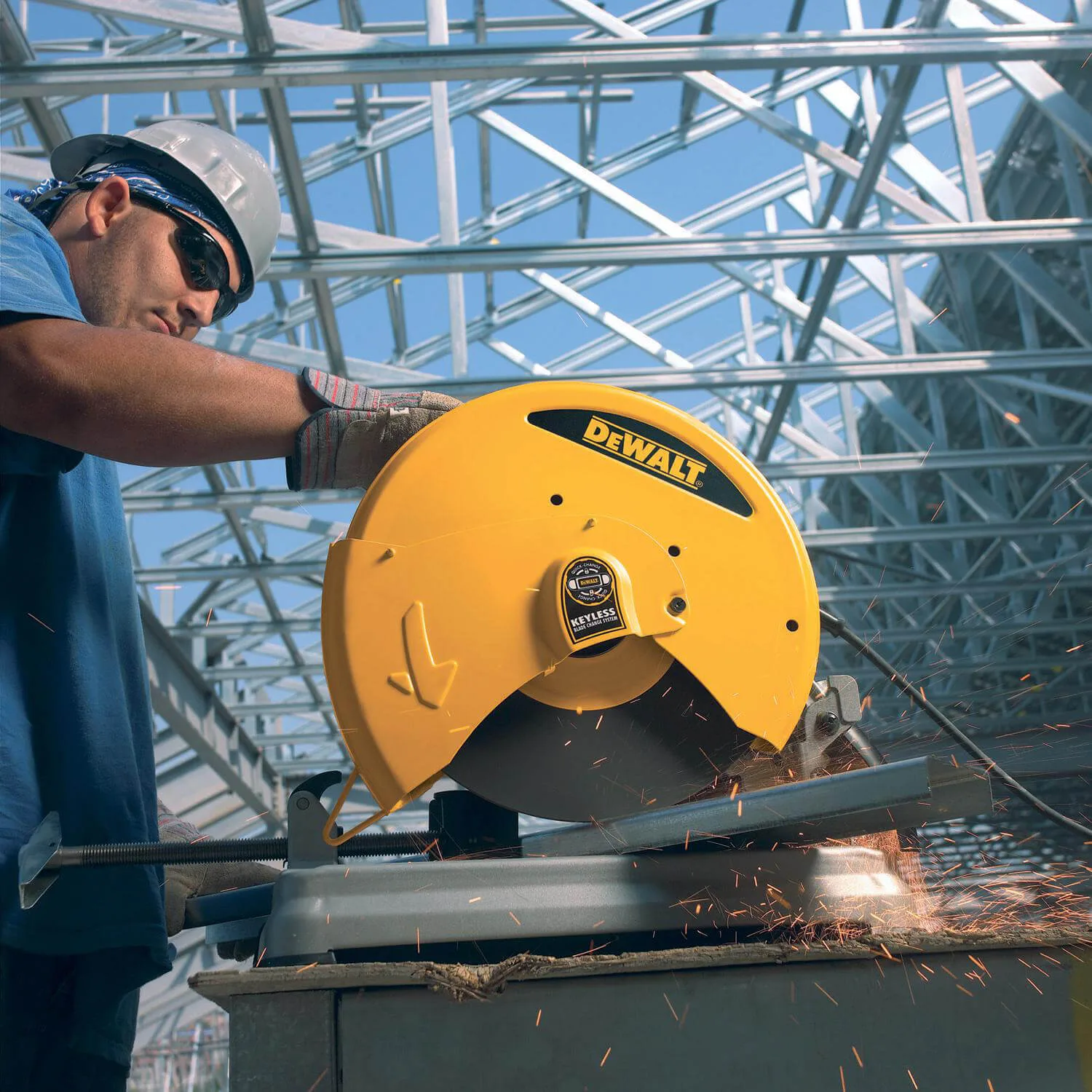 Пила відрізна по металу DeWalt D28715