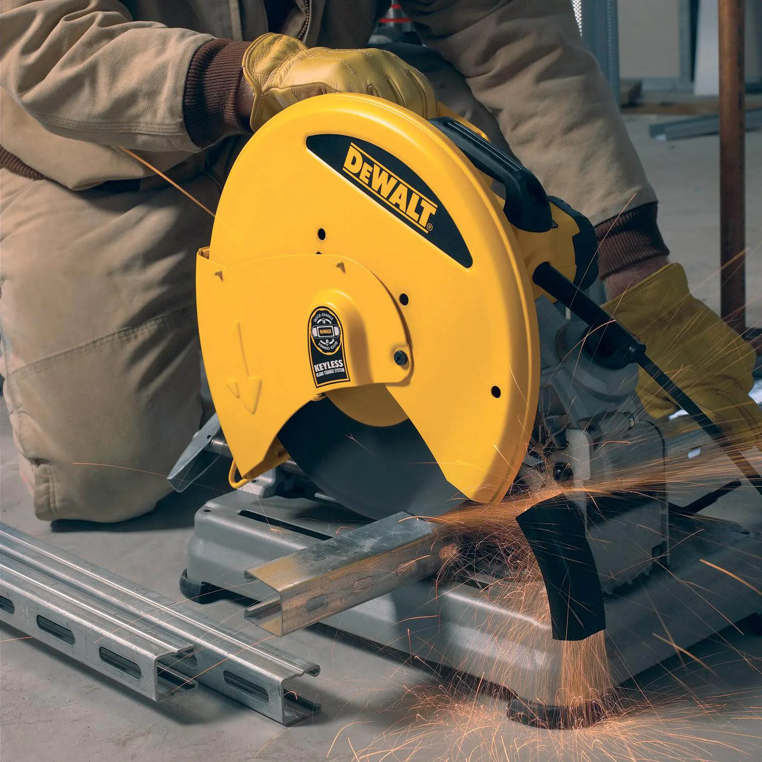 Пила відрізна по металу DeWalt D28715