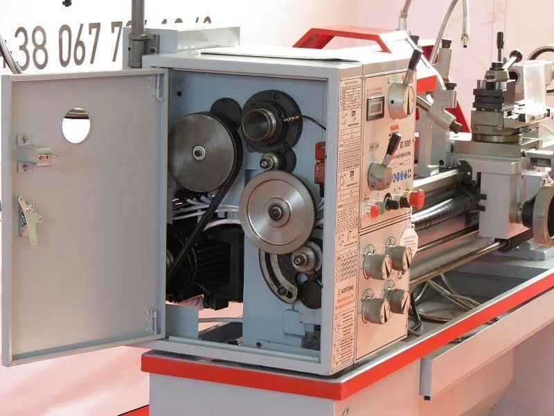 Токарный станок по металлу Holzmann ED 1000F