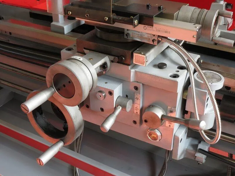 Токарный станок по металлу Holzmann ED 1000FDIG