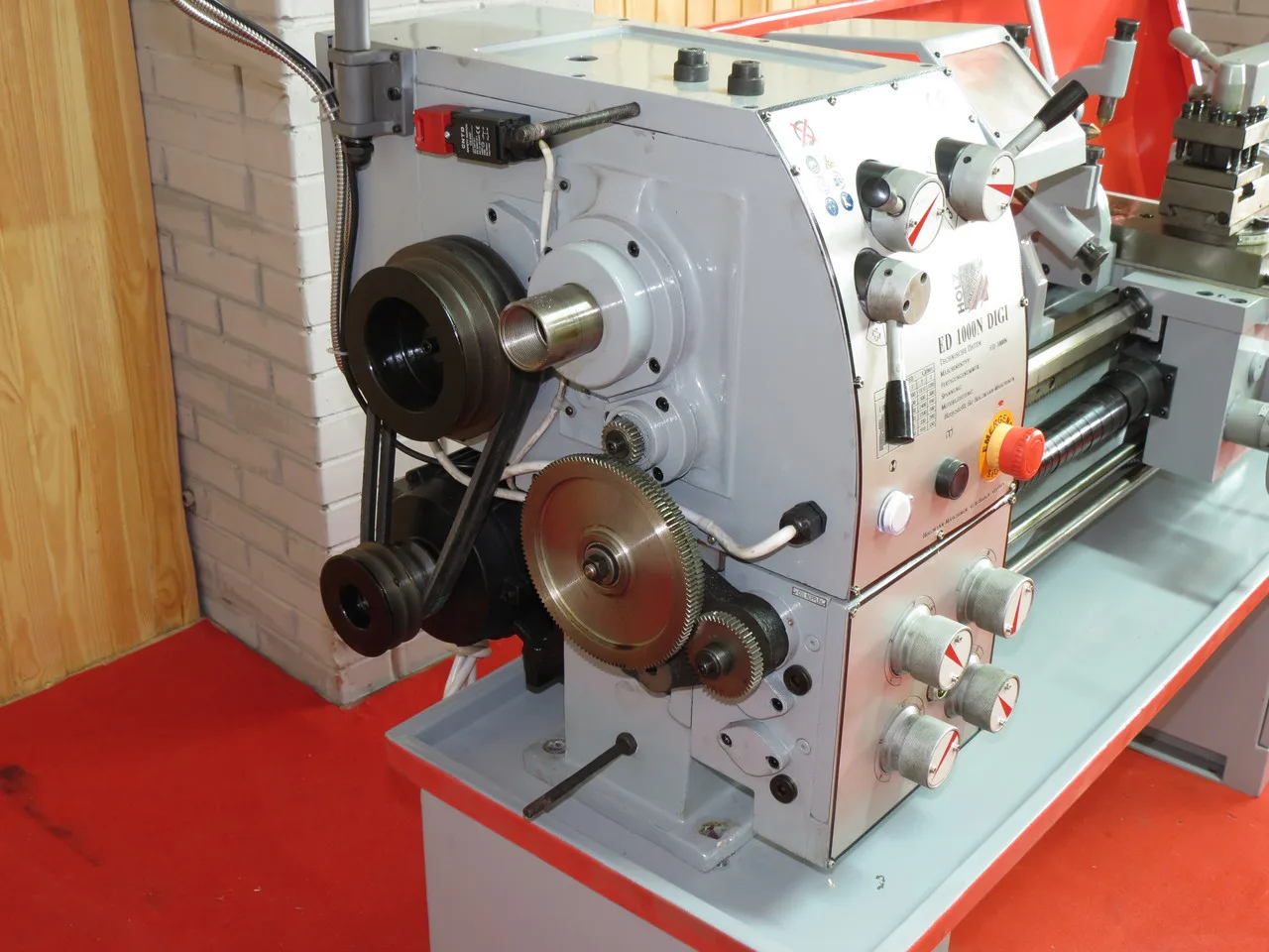 Токарно-винторезный станок Holzmann ED 1000NDIG