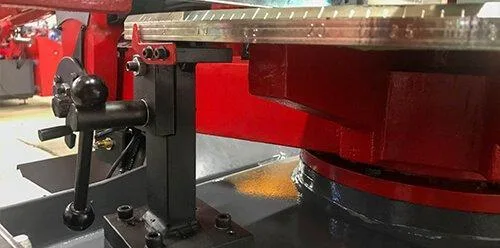 Полуавтоматическая ленточная пила по металлу Karmetal KDG 400x580