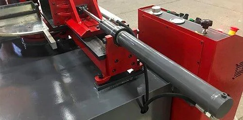 Полуавтоматическая ленточная пила по металлу Karmetal KDG 400x580