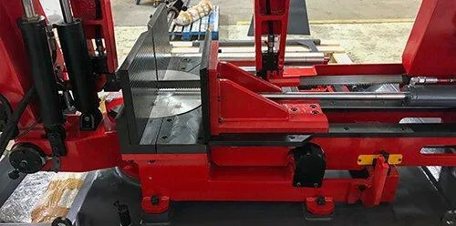 Полуавтоматическая ленточная пила по металлу Karmetal KDG 400x610 DM