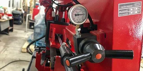 Полуавтоматическая ленточная пила по металлу Karmetal KDG 400x610 DM