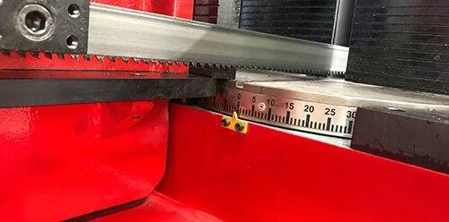Полуавтоматическая ленточная пила по металлу Karmetal KDG 400x610 DM