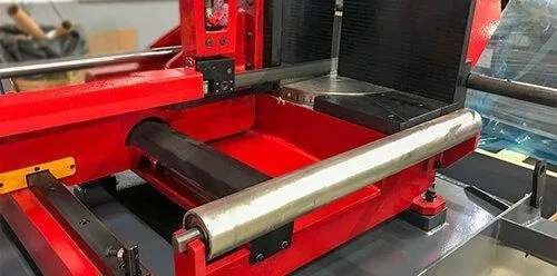 Напівавтоматична двоколонна стрічкова пила по металу Karmetal KDG 700 x 1250 DM