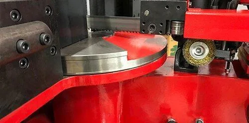 Напівавтоматична двоколонна стрічкова пила по металу Karmetal KDG 700 x 1250 DM