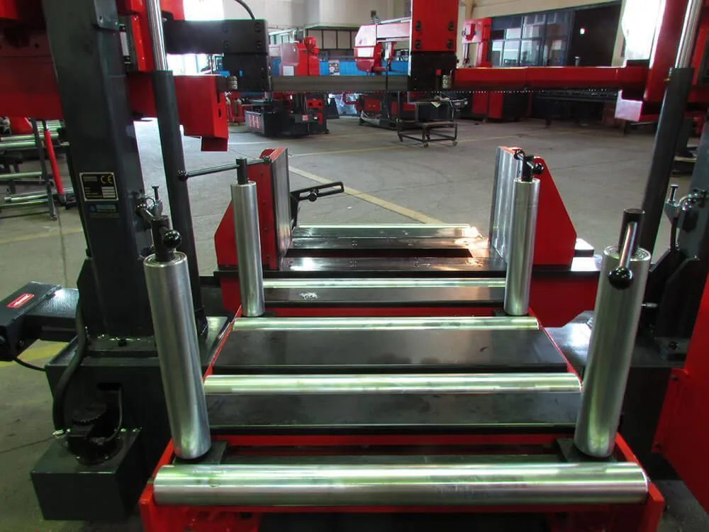 Полуавтоматическая двухколонная ленточная пила по металлу Karmetal KSA 600x800