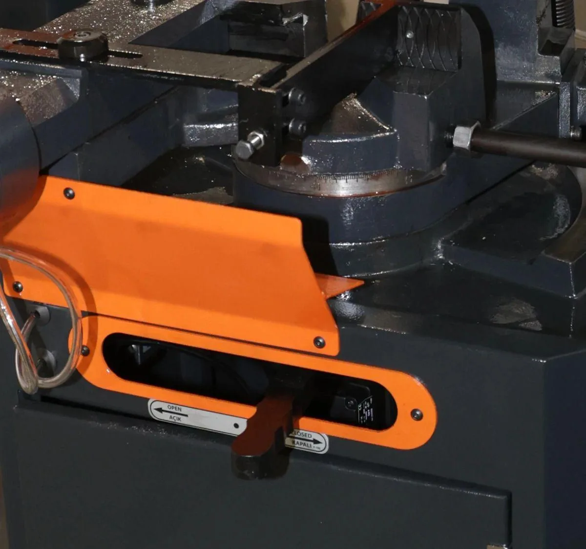 Дисковая пила по металлу с пневмо-зажимом Dispa Makina S-M 315