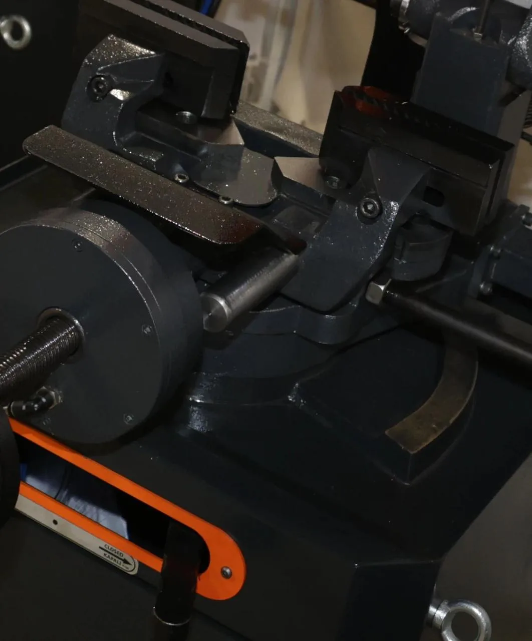 Дисковая пила по металлу с двойным пневмо-зажимом Dispa Makina S-MD 315