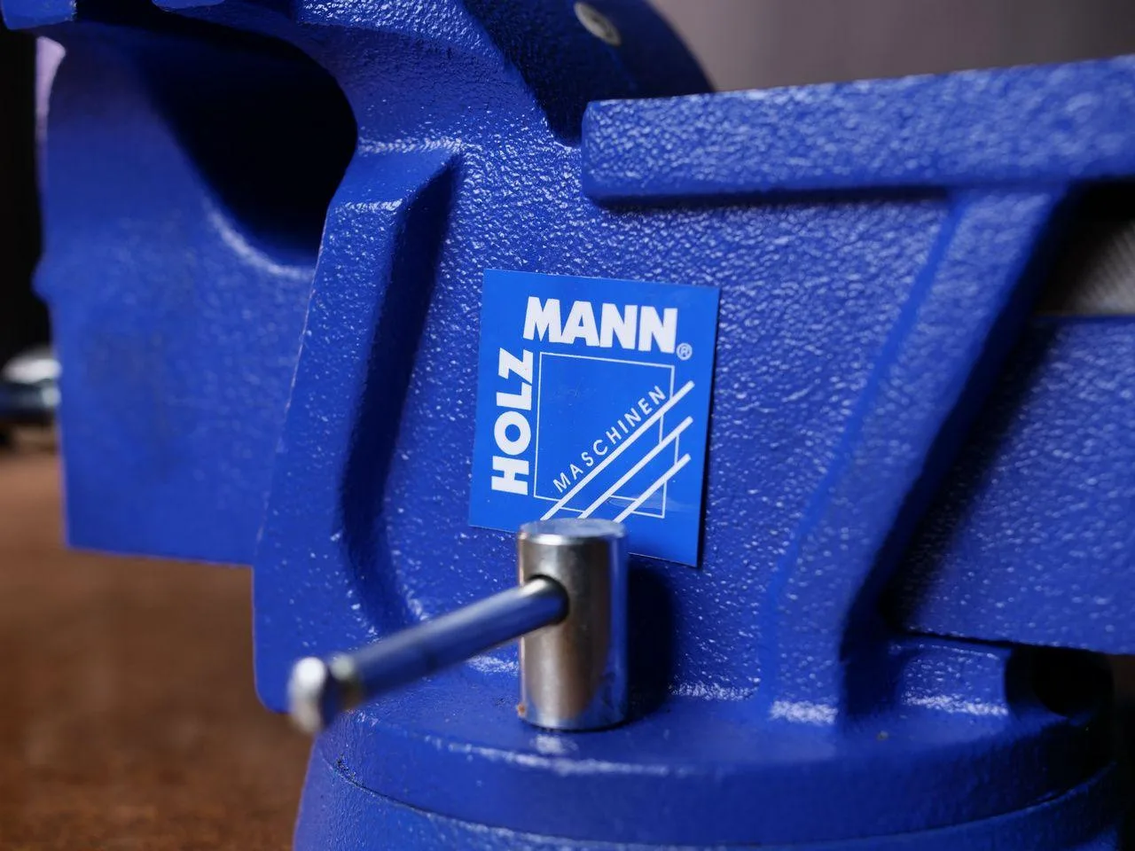 Тиски настольные в комплекте с поворотной плитой Holzmann WBS 125N