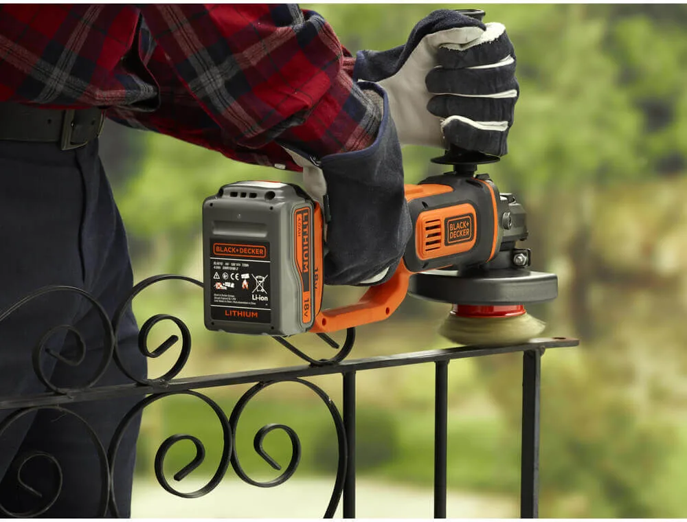 Угловая шлифовальная машина - аккумуляторная болгарка BLACK+DECKER BCG720M1
