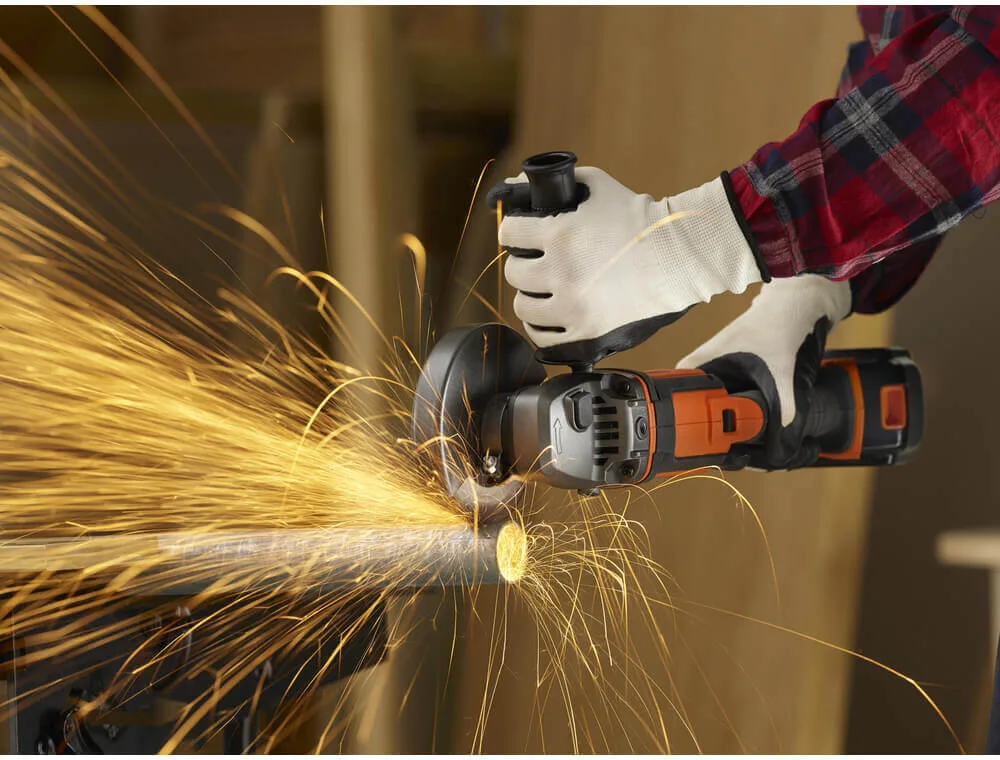 Угловая шлифовальная машина - аккумуляторная болгарка BLACK+DECKER BCG720M1