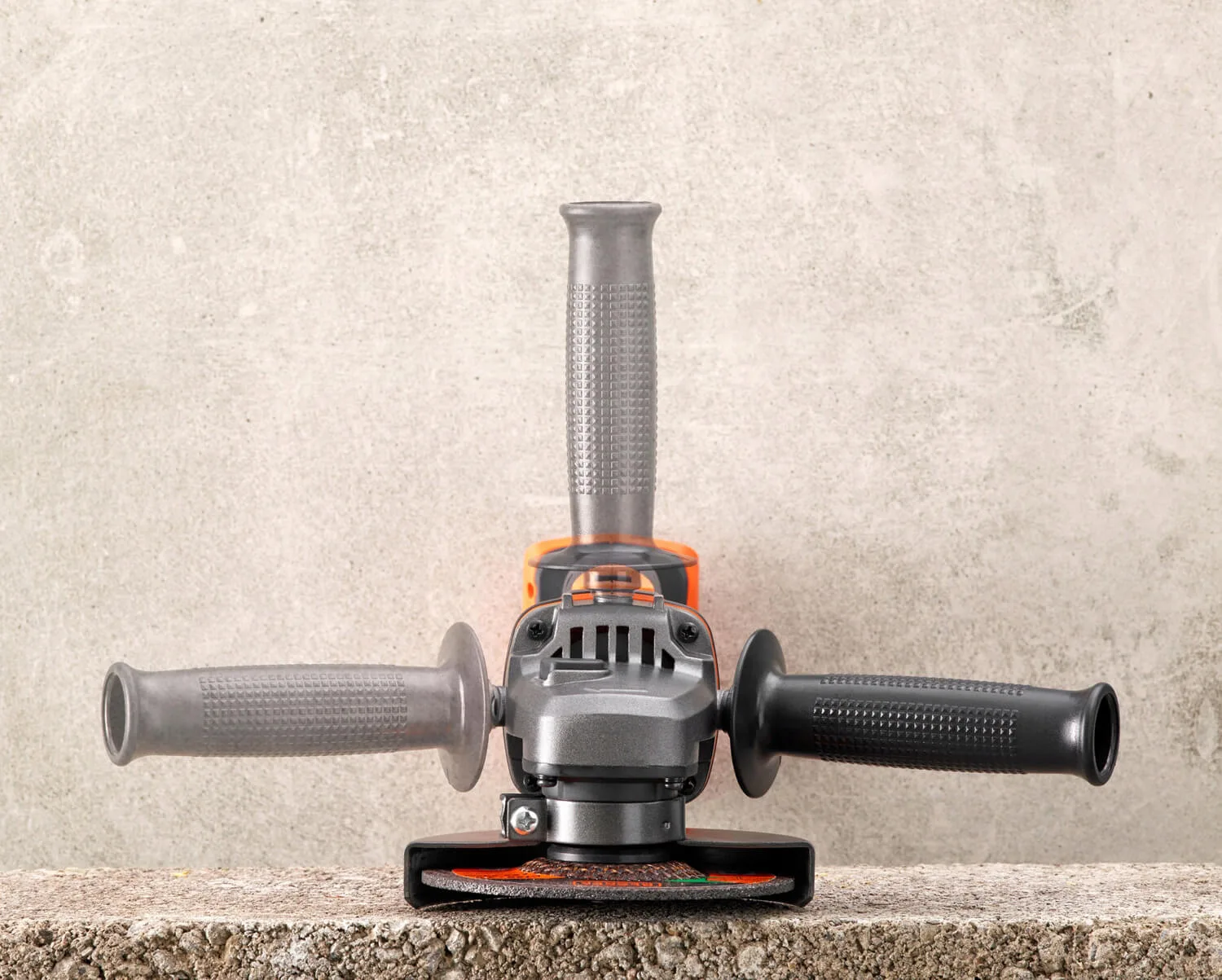 Угловая шлифовальная машина - аккумуляторная болгарка BLACK+DECKER BCG720N