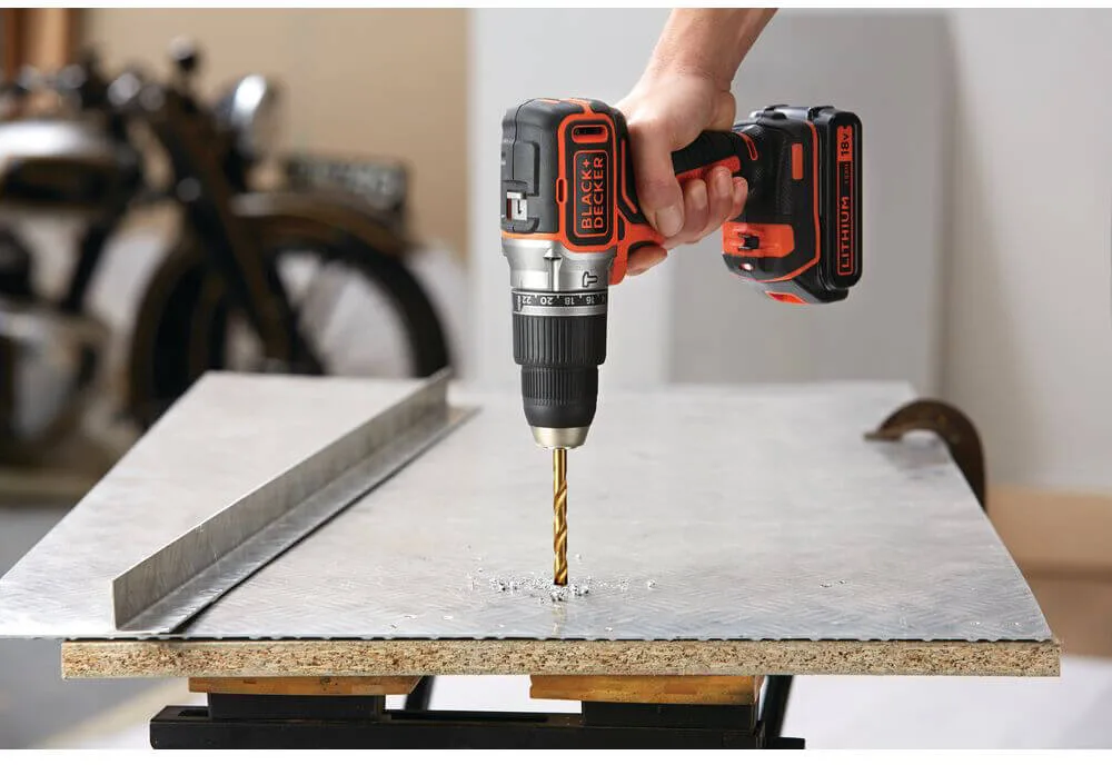 Ударная безщеточная аккумуляторная дрель-шуруповерт BLACK+DECKER BL188N.