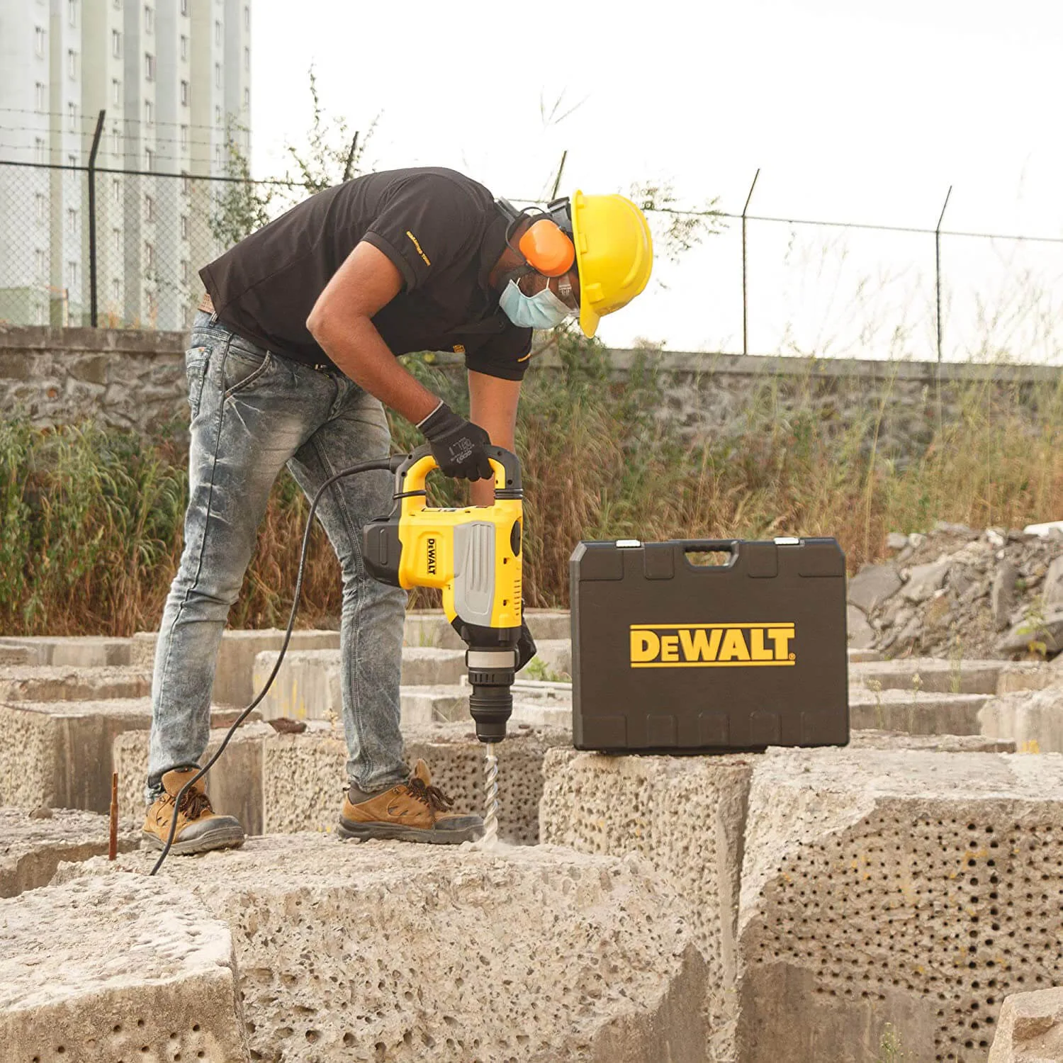 Сетевой перфоратор SDS-MAX DeWALT D25733K