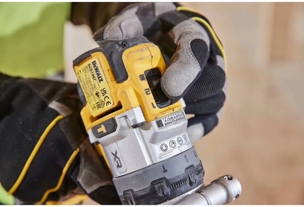 Аккумуляторный бесщеточный ударный дрель-шуруповерт DeWALT DCD1007WW1T