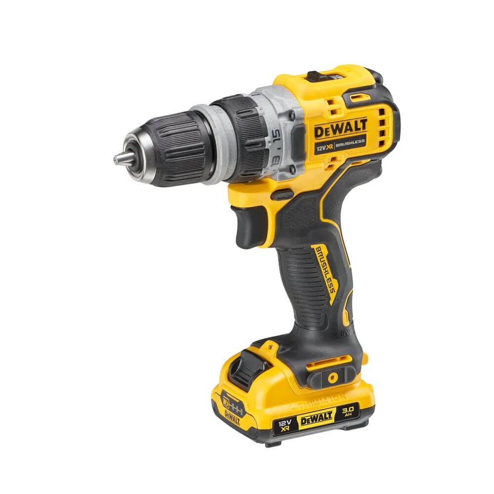 Аккумуляторная безщеточная дрель-шуруповерт DeWALT DCD703L2T со сменными насадками.