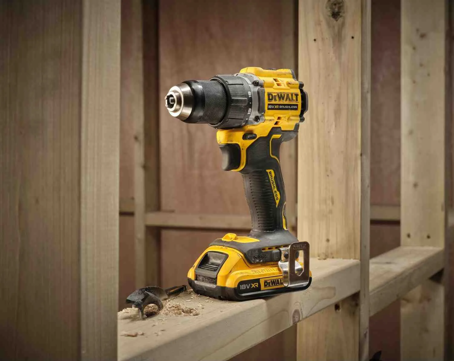 Аккумуляторный безщеточный дрель-шуруповерт DeWALT DCD794D2T