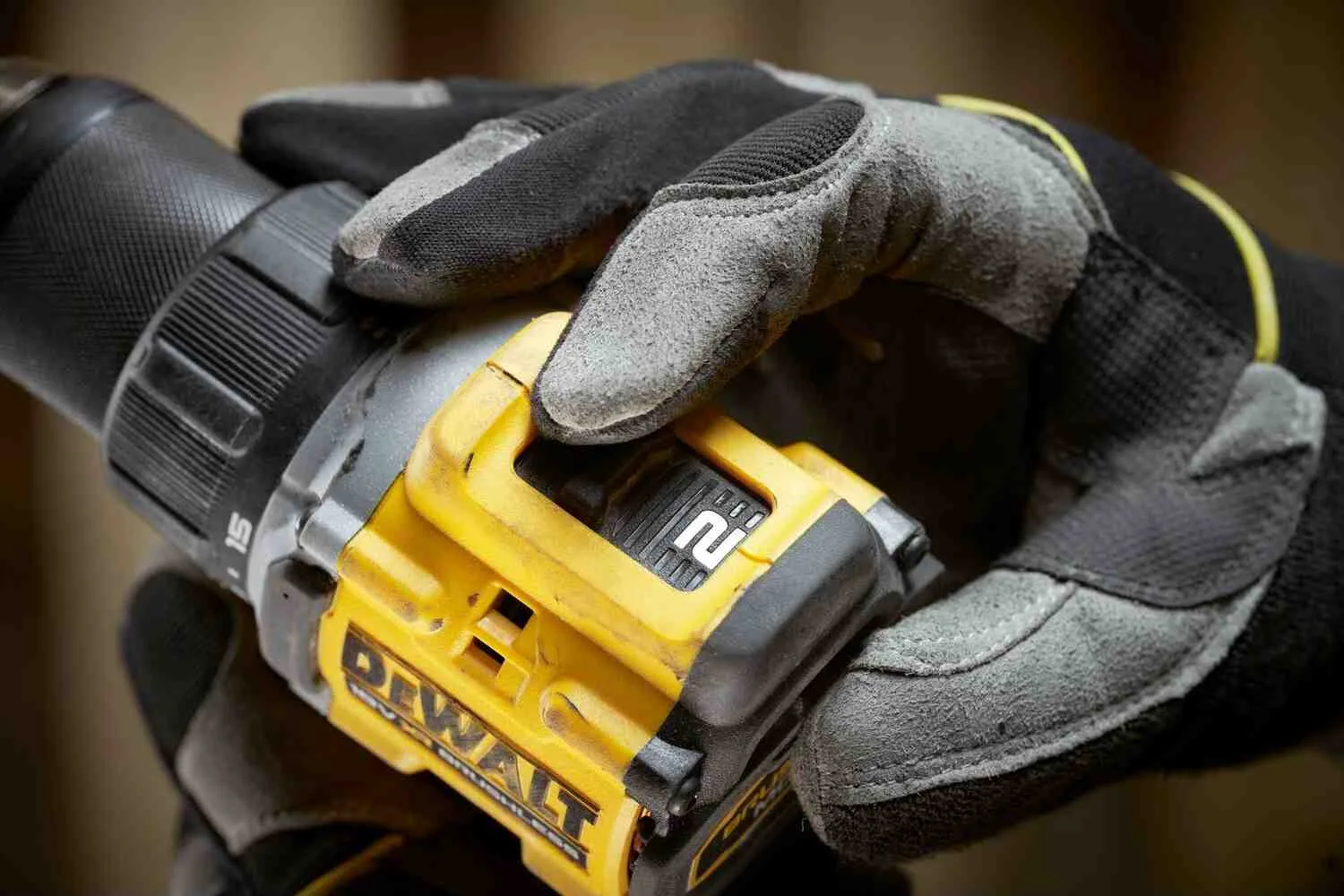 Аккумуляторный безщеточный дрель-шуруповерт DeWALT DCD794NT