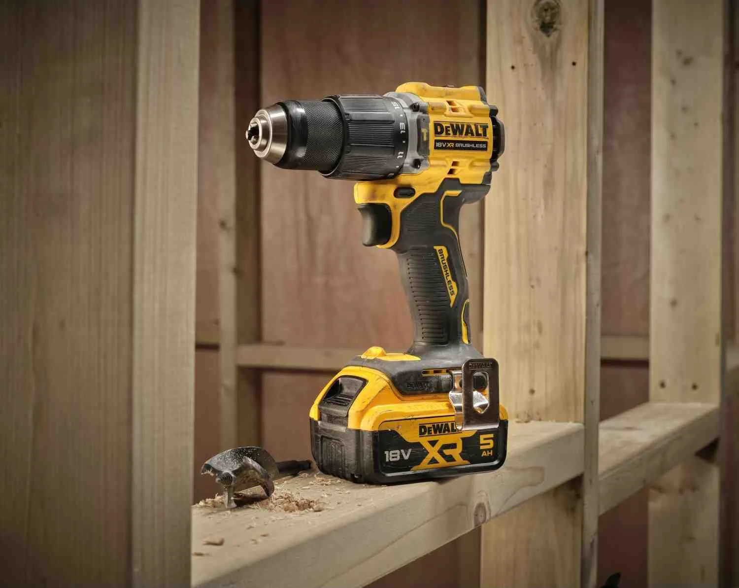 Аккумуляторный бесщеточный ударный дрель-шуруповерт DeWALT DCD799NT